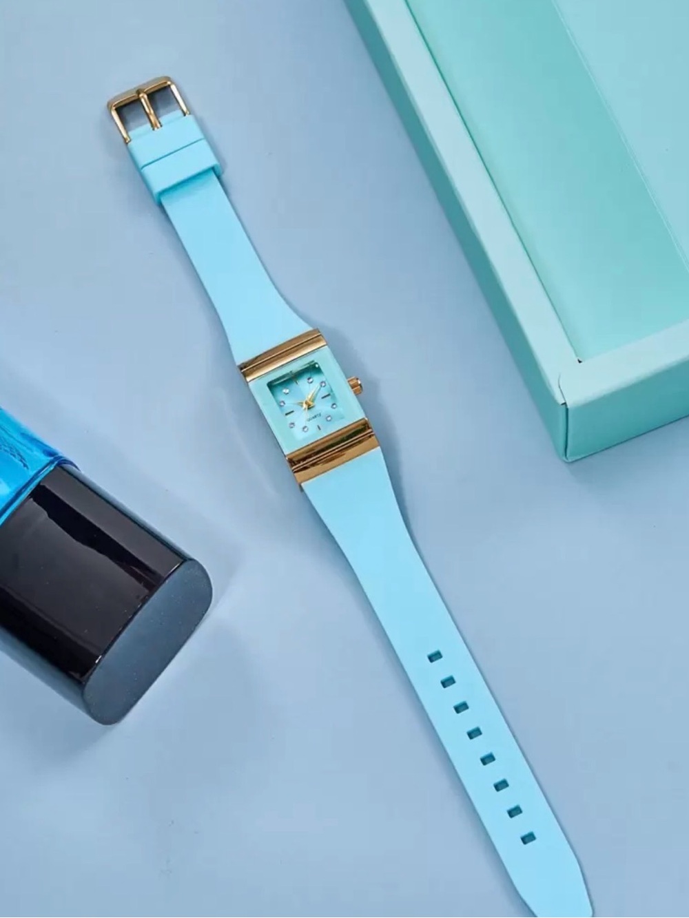 Elegant Aqua Watch with silicone band - Picture 5 of 10